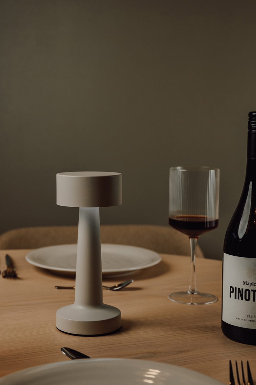 Настольная лампа VINGA Maris из переработанного пластика RCS