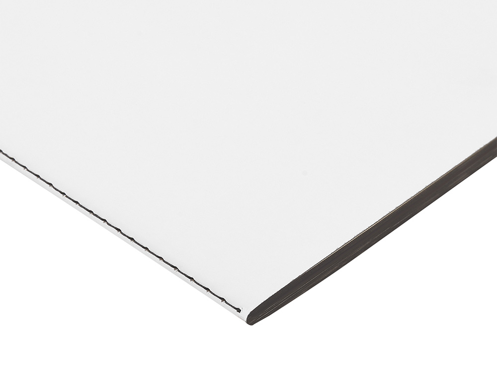 Бизнес-тетрадь А5 Pragmatic Contrast, 40 листов в клетку, белый с черным срезом