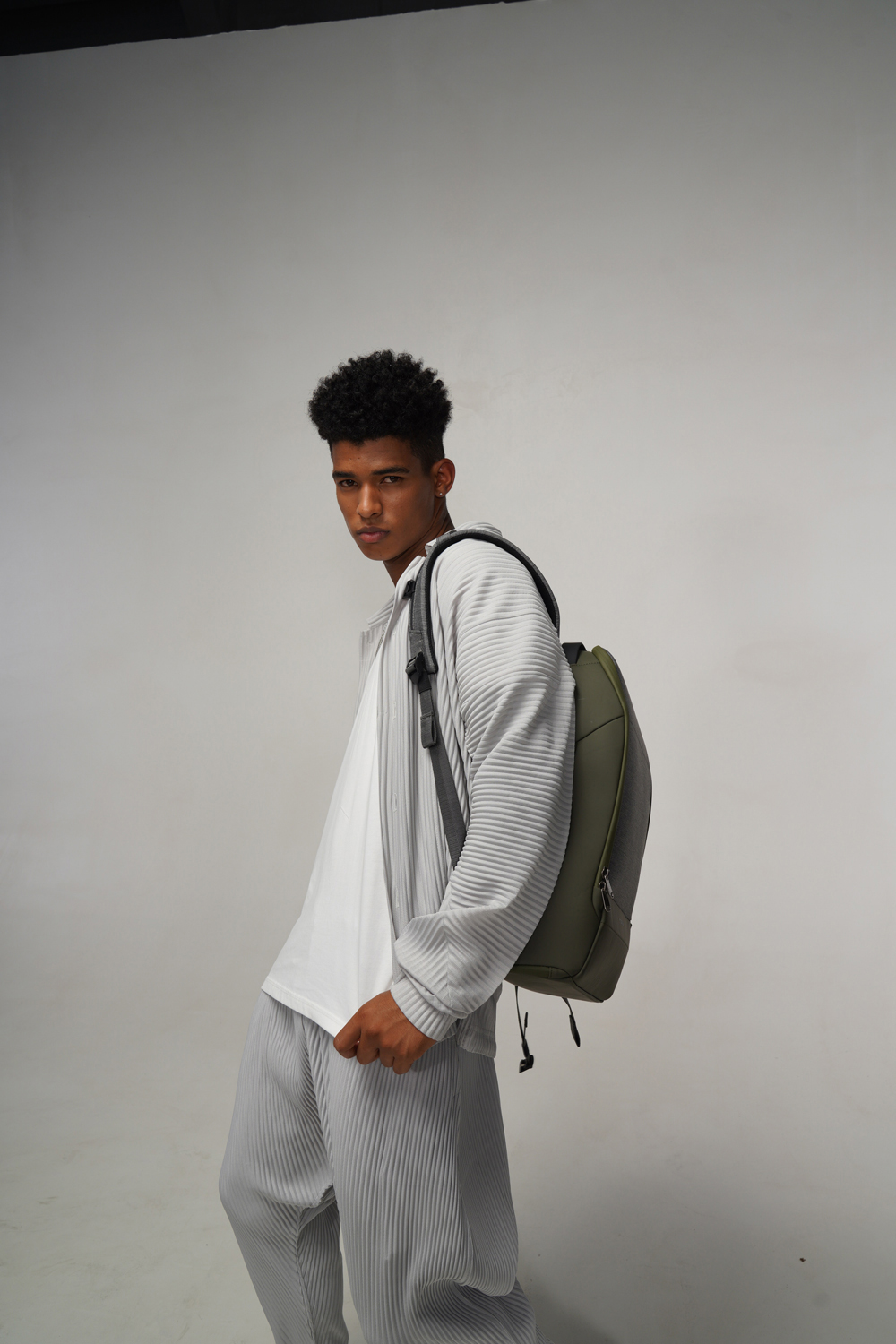 Рюкзак KORIN FlexPack Pro 47х34х18 см, оливковый