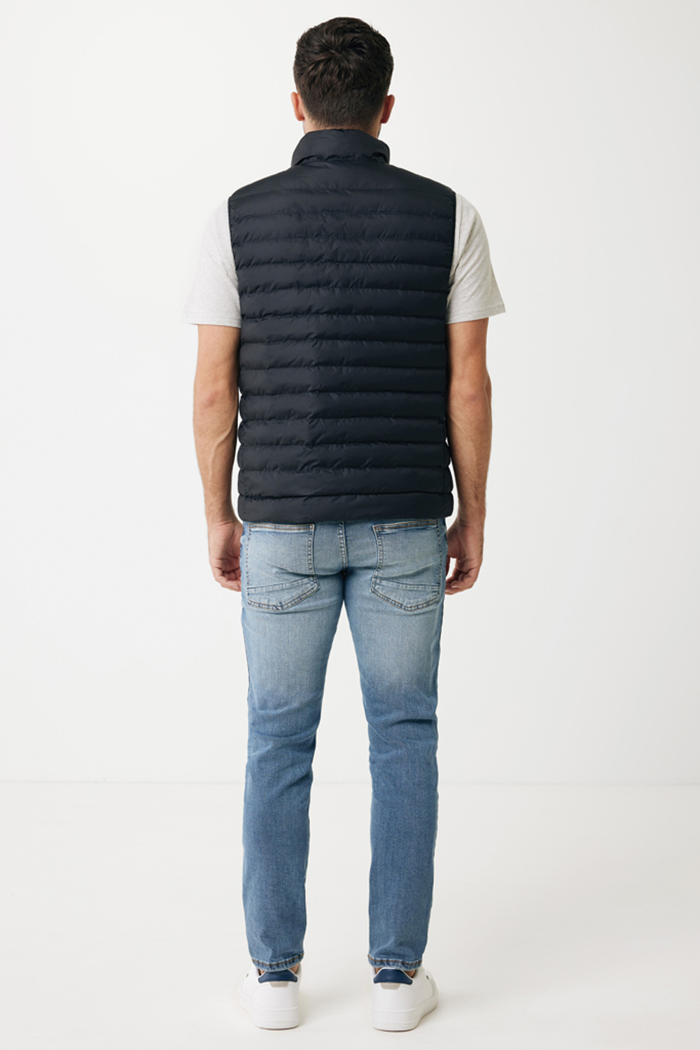 Мужской стеганый жилет Iqoniq Meru из переработанного полиэстера AWARE™, 70 г/м² Мужской стеганый жилет Iqoniq Meru из переработанного полиэстера AWARE™, 70 г/м²