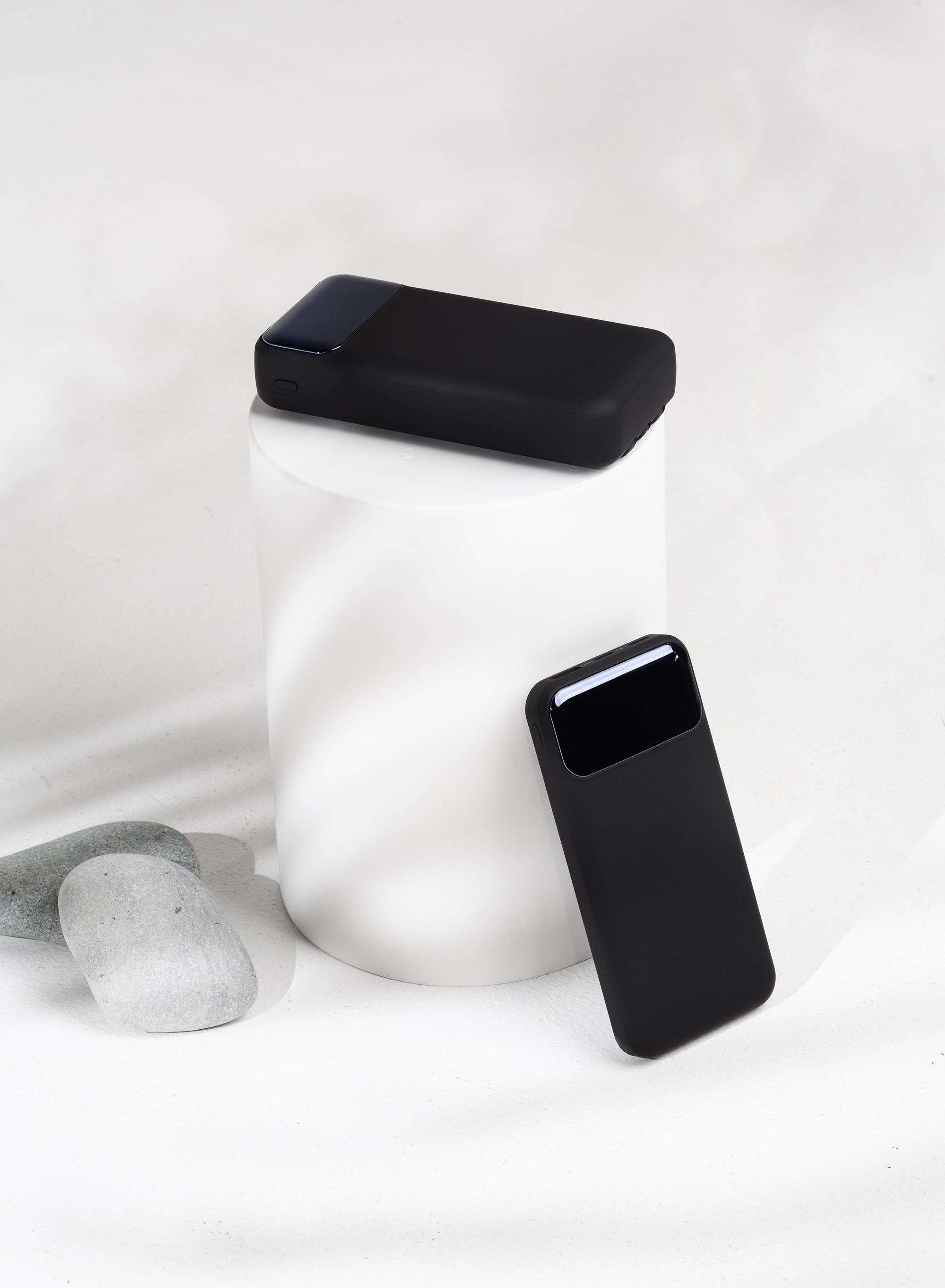 Зарядное (22.5W) устройство "Top Grade SOFTTOUCH" 20000 mAh с подсветкой логотипа, встроенными кабелями и цифровым индикатором заряда Зарядное (22.5W) устройство "Top Grade SOFTTOUCH" 20000 mAh с подсветкой логотипа, встроенными кабелями и цифровым индикатором заряда