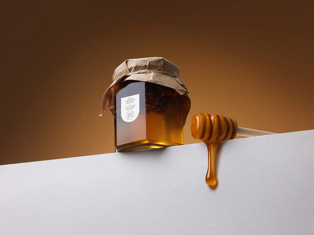 Мед с сосновой шишкой и кедровым орехом 250 гр.