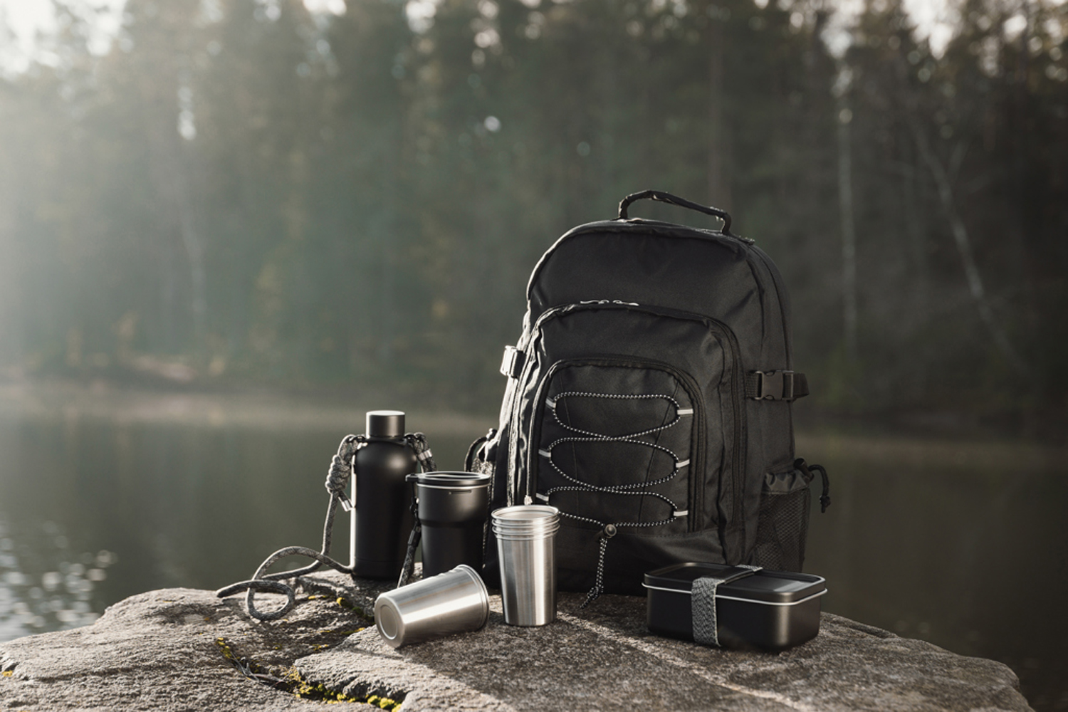 Термокружка VINGA Parks в комплекте с 4 кружками из нержавеющей стали