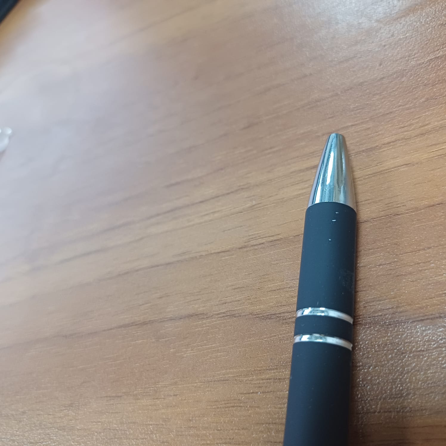 Ручка металлическая soft-touch шариковая со стилусом Sway, черный/серебристый (P)