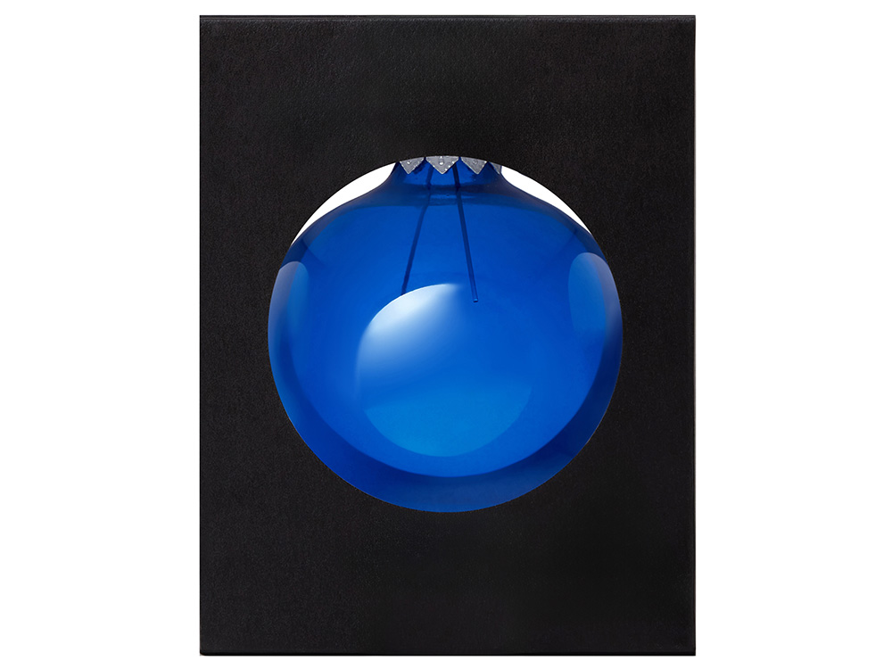 Стеклянный елочный шар Christmas bauble, синий прозрачный, с серебристым колпачком в черной коробке