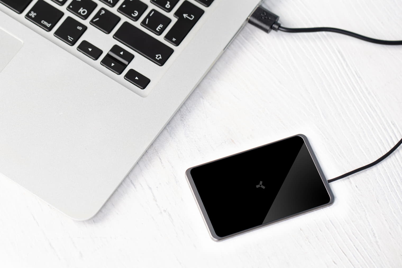 Беспроводное зарядное устройство ACCESSTYLE BERMUDA 15W, черный Беспроводное зарядное устройство ACCESSTYLE BERMUDA 15W, черный