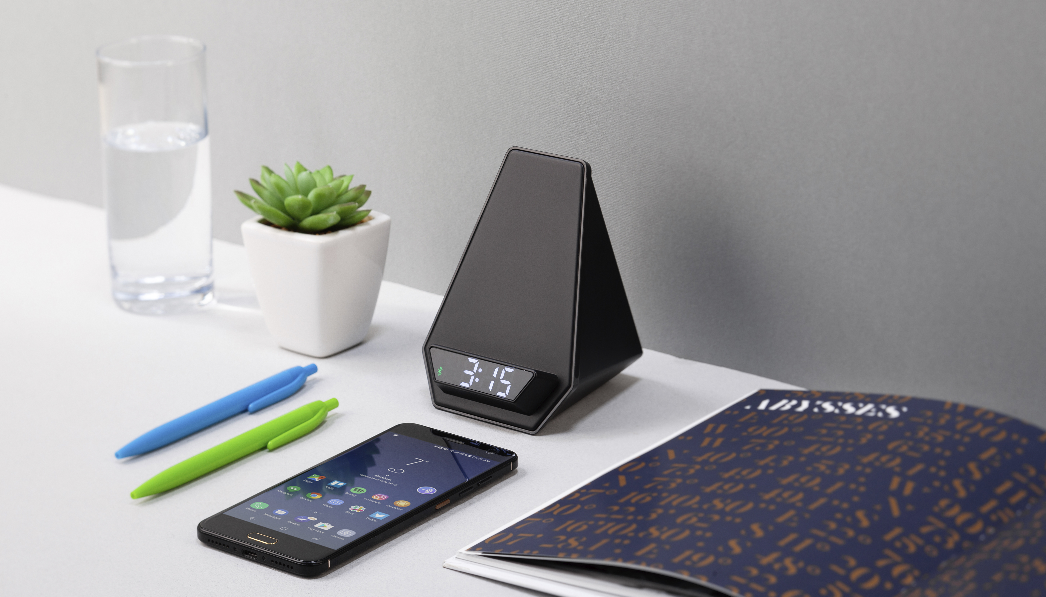 Настольная Bluetooth колонка (3Вт) "Smart Pyramid" с часами и беспроводным (15W) зарядным устройством, с подсветкой логотипа Настольная Bluetooth колонка (3Вт) "Smart Pyramid" с часами и беспроводным (15W) зарядным устройством, с подсветкой логотипа